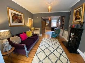 Large 4 Bedroom Family home in centre Winchester